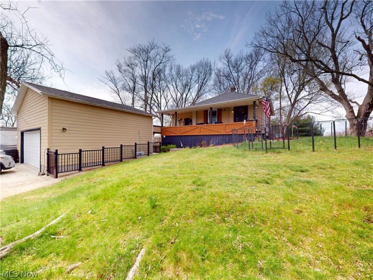 674 Portage Lakes Drive, Akron, OH, 44319