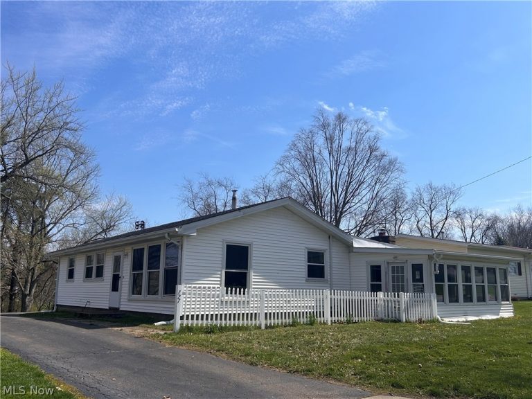 727 Circle Hill Road, North Canton, OH - Photo 2