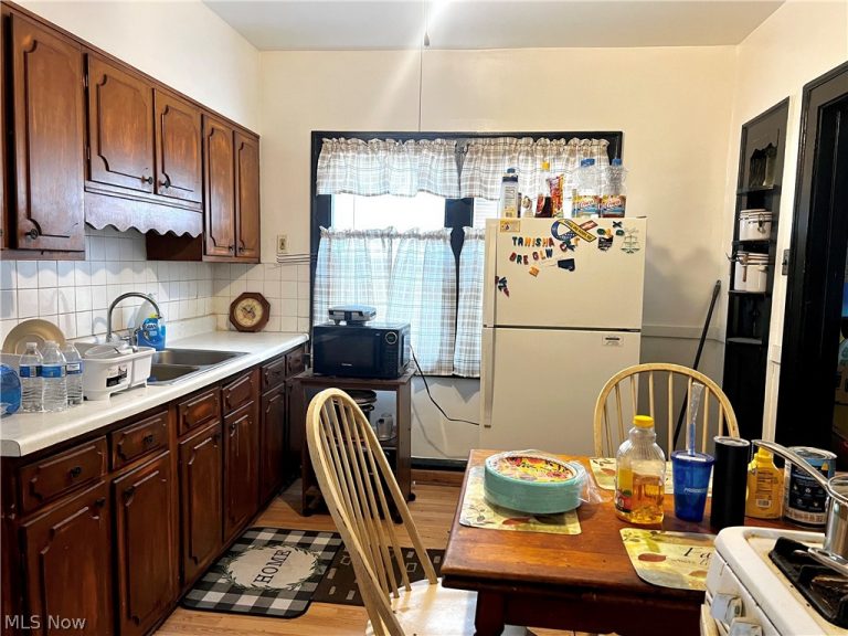 11822 Lenacrave Avenue, Cleveland, OH - Photo 8