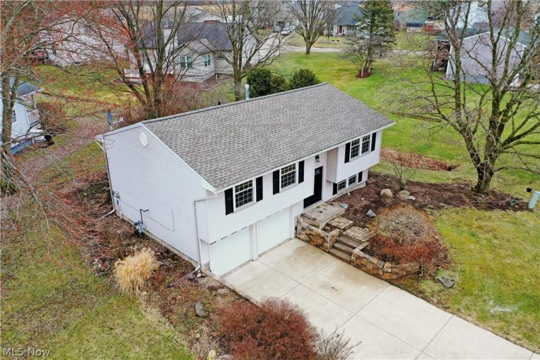 5038 Jonathan Lane, Warren, OH - Photo 4