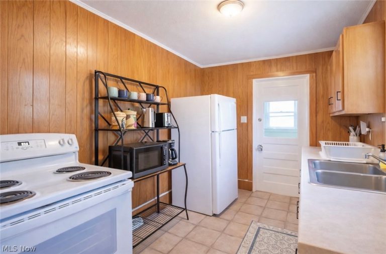 296 Cole Avenue, Akron, OH - Photo 8