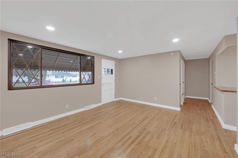 6377 Ledgebrook Drive, Brook Park, OH - Photo 4