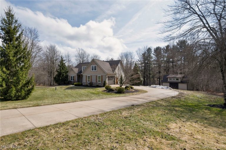 11295 Sutton Place, Chardon, OH - Photo 3