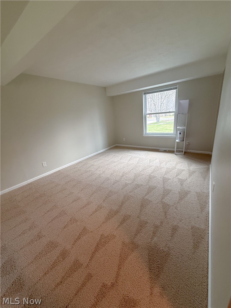 8552 Usher Road, Olmsted Twp, OH - Photo 4