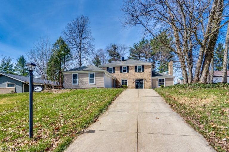 292 Parkview Drive, Aurora, OH - Photo 3