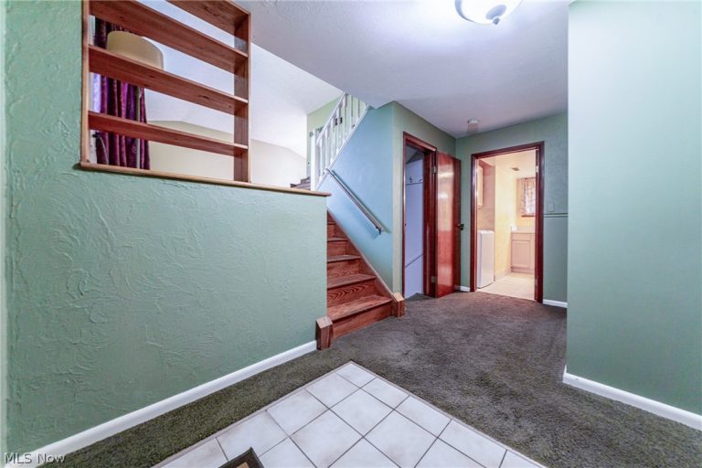 2984 Erich Drive, Willoughby Hills, OH - Photo 2