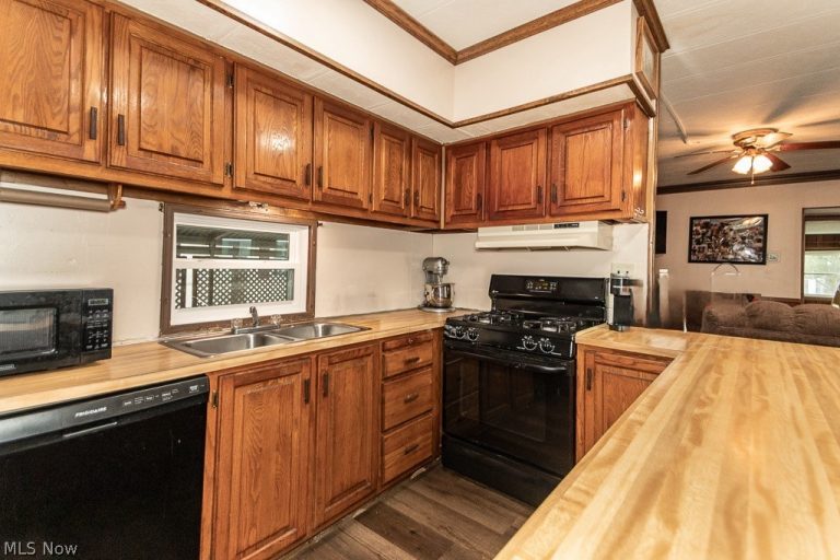 149 Cromwell Drive, Geneva, OH - Photo 3