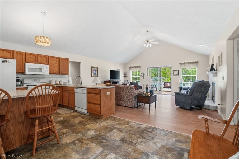 8047 Ravenna Road, Concord Twp, OH - Photo 3