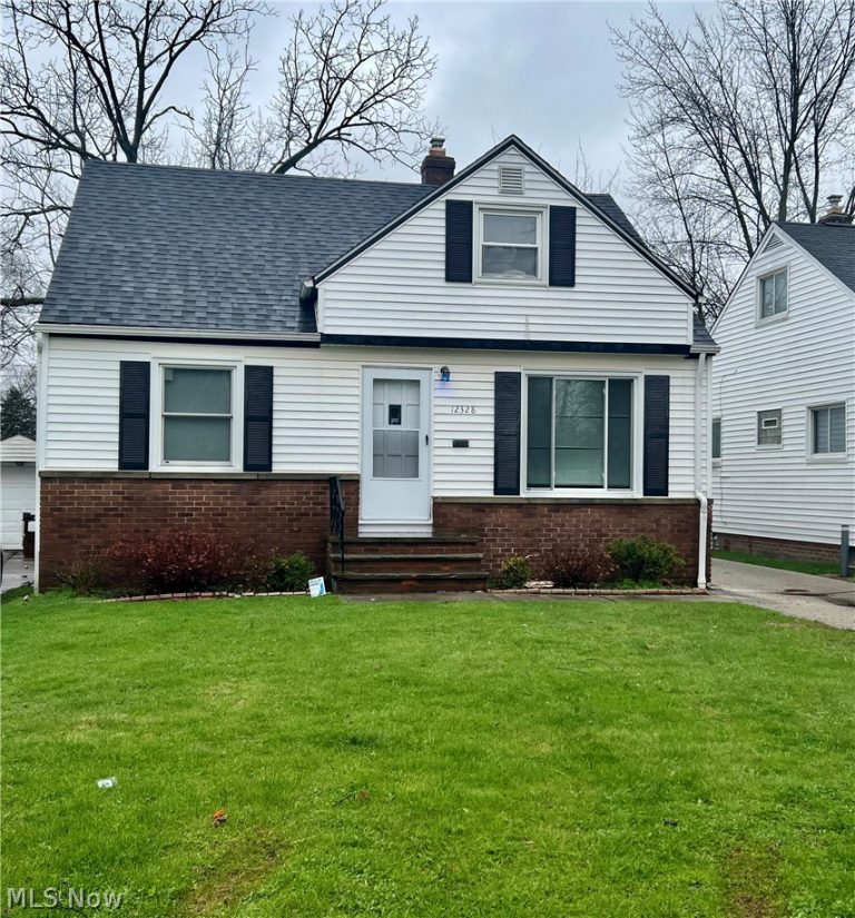12328 Park Knoll Drive, Garfield Heights, OH - Photo 2