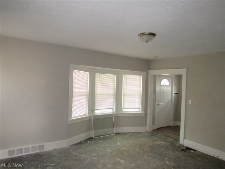 14705 Alder Avenue, East Cleveland, OH - Photo 8