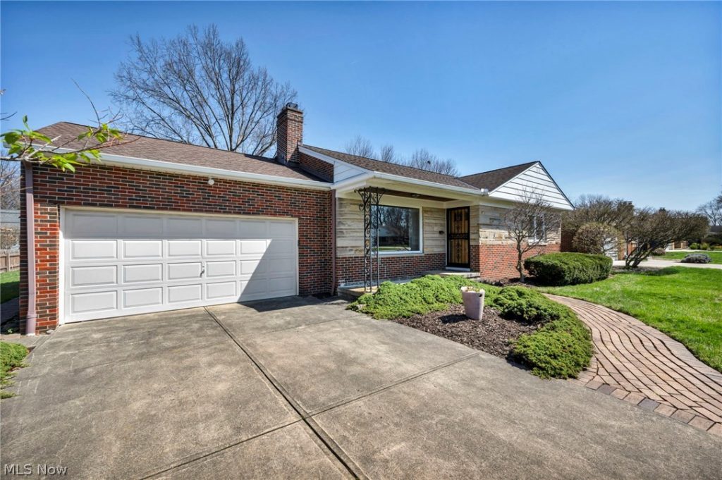 4497 Ranchview Avenue, North Olmsted, OH