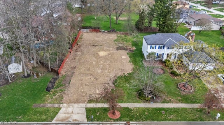 20792 Sandalwood Lane, Strongsville, OH - Photo 2