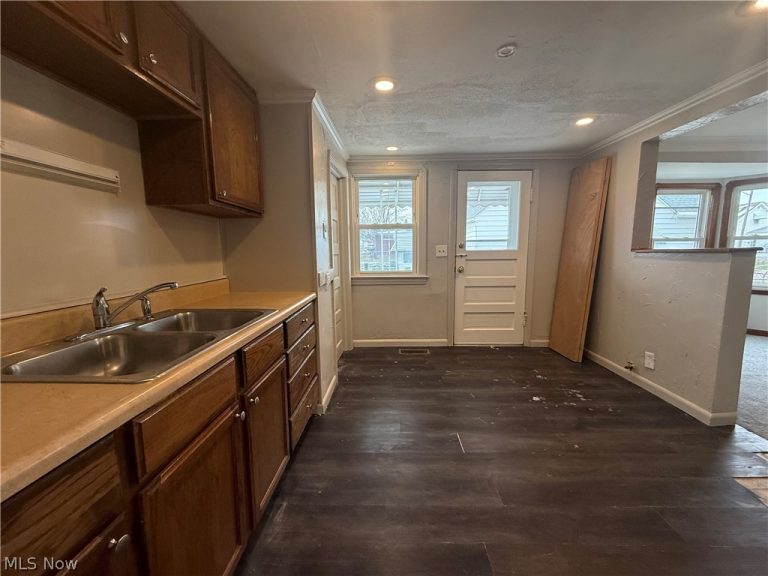 6715 Theota Avenue #DOWN, Parma, OH - Photo 6