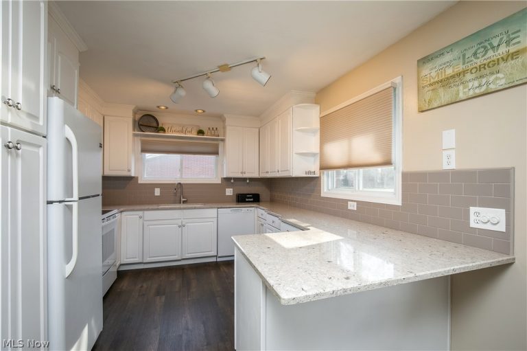 1006 Marquardt Avenue, North Canton, OH - Photo 6