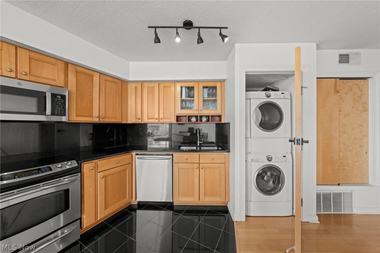 2222 Detroit Avenue #708, Cleveland, OH - Photo 6