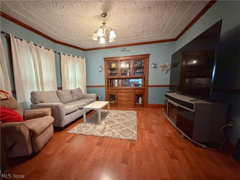355 Kenyon Avenue, Elyria, OH - Photo 3