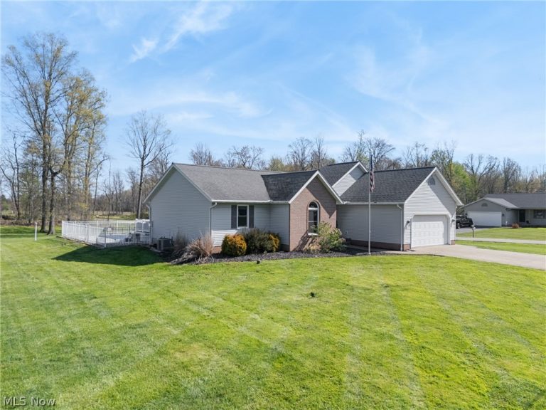 8863 Lynnpark Street, Alliance, OH - Photo 2