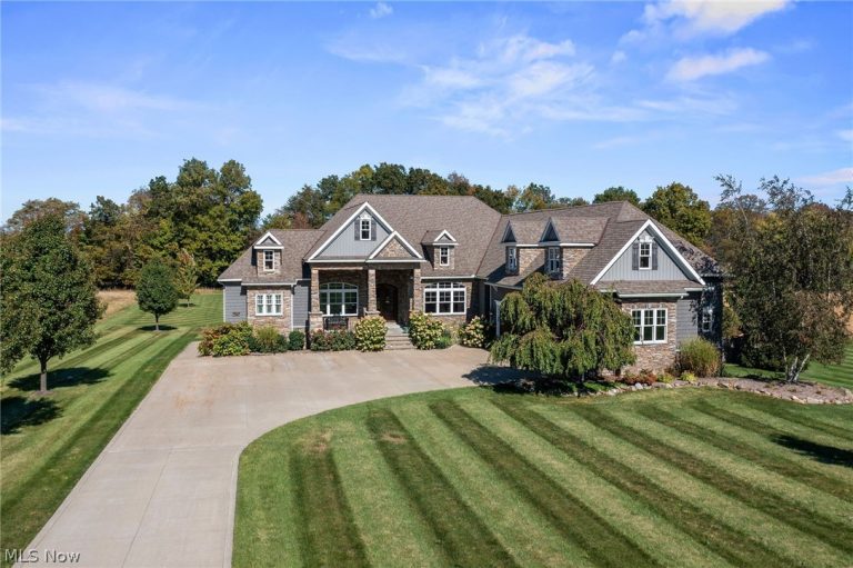 577 Lyonswood Drive, Hinckley, OH, 44233