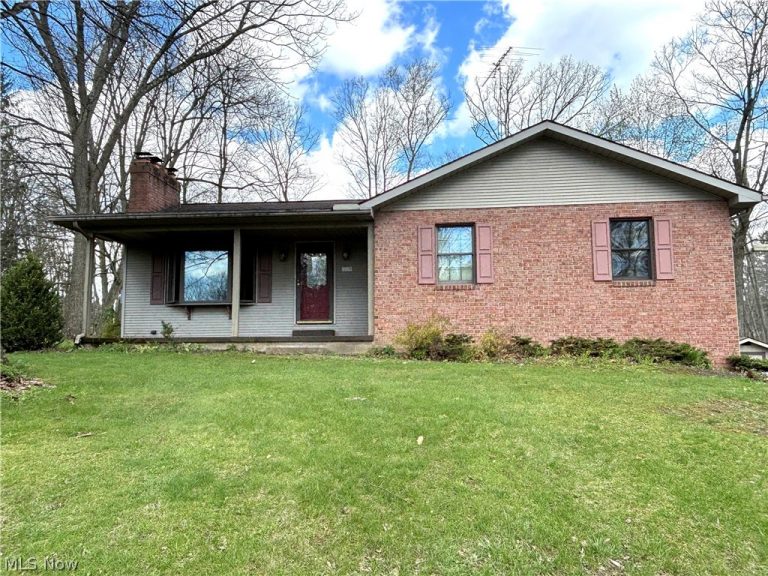 42900 Woodvale Lane, Columbiana, OH - Photo 2