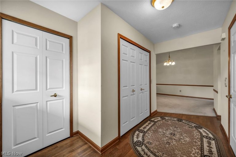 30640 Jasmine Court #61B, North Olmsted, OH - Photo 4