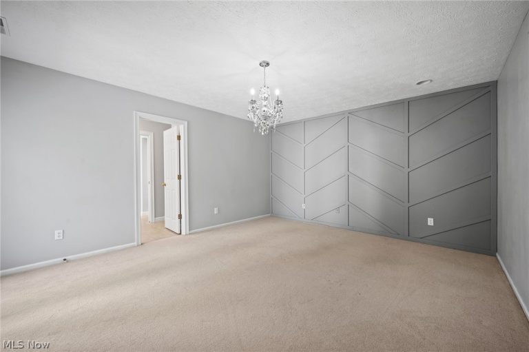 889 Lynnhaven Lane, Akron, OH - Photo 3