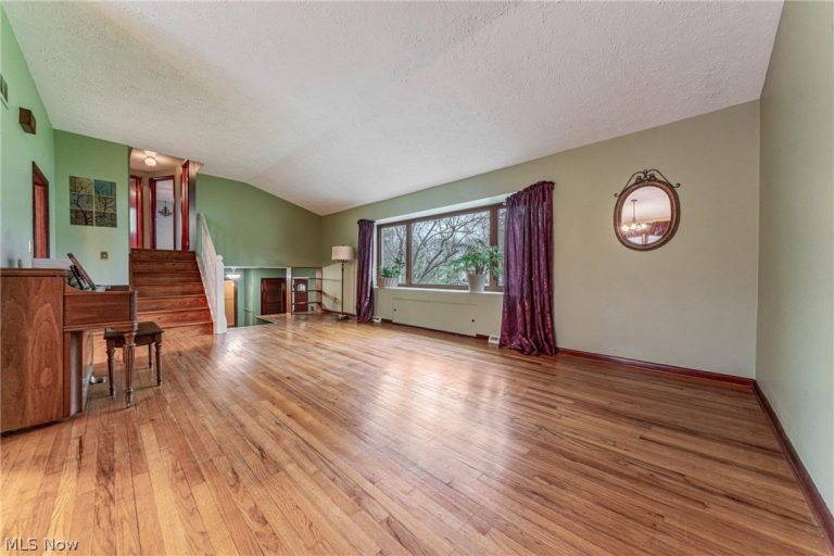 2984 Erich Drive, Willoughby Hills, OH - Photo 4
