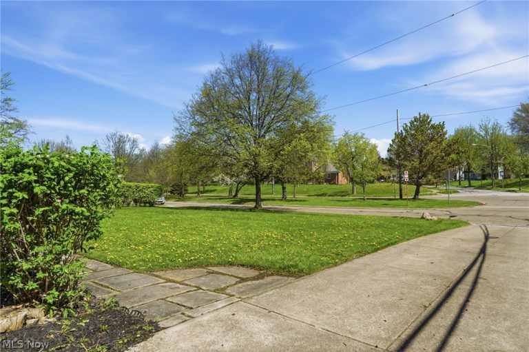 3378 Clayton Boulevard, Shaker Heights, OH - Photo 6