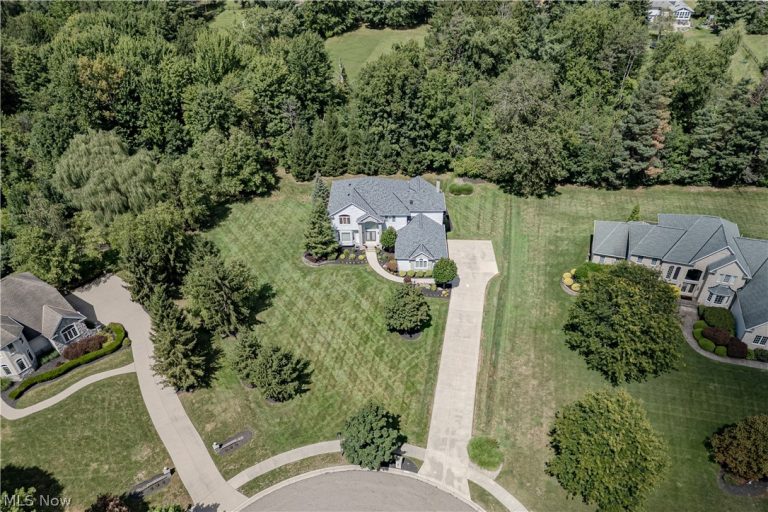 28495 Blue Pond Trail, Solon, OH - Photo 4