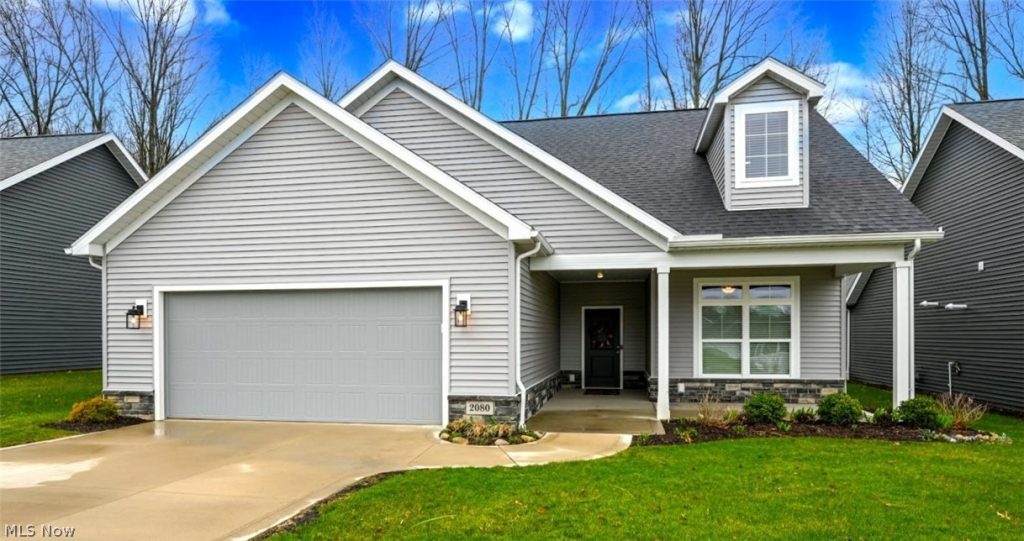 2080 Hawthorn Court, Green, OH