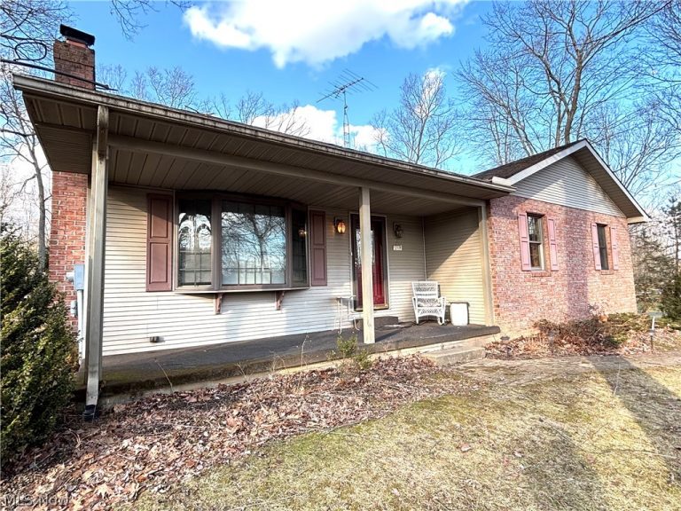 42900 Woodvale Lane, Columbiana, OH - Photo 2