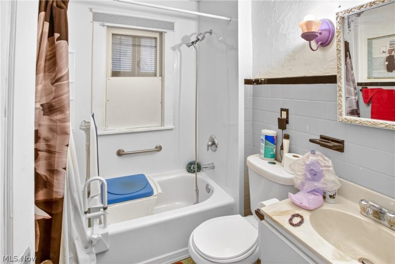 26 Grace Street, Bedford, OH - Photo 6