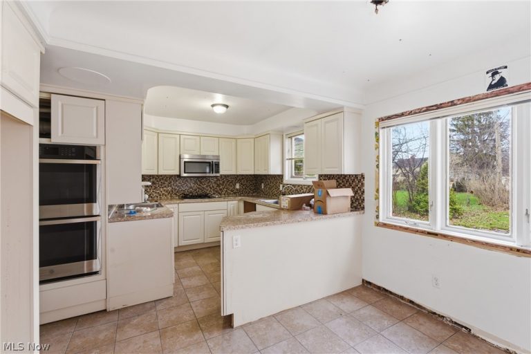 4391 Churchill, University Heights, OH - Photo 4