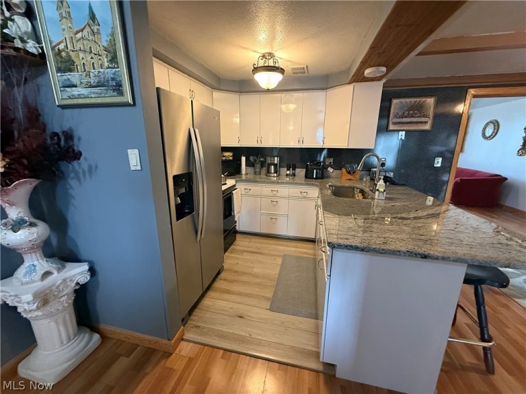36360 Sunset Drive, Eastlake, OH - Photo 8