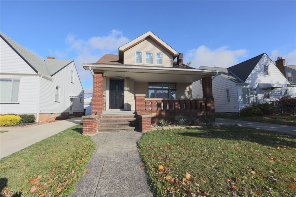 6502 Farnsworth Drive, Parma, OH
