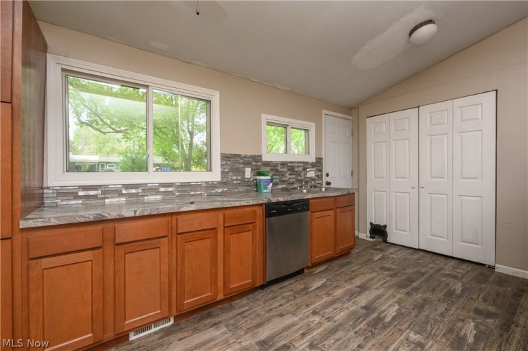 2889 Polly Road, Ravenna, OH - Photo 6
