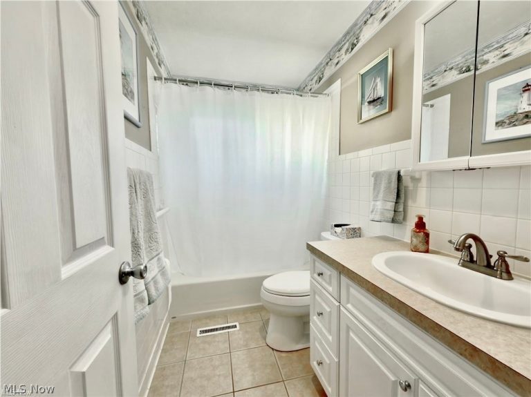 4402 Whited Drive, Vienna, WV - Photo 4