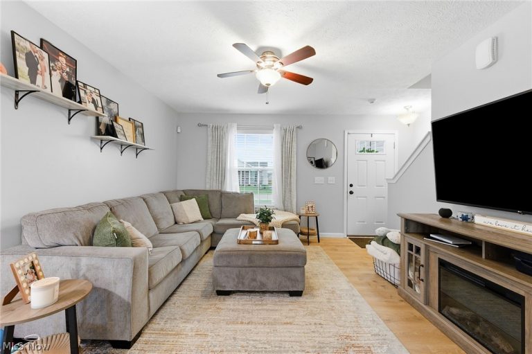 6401 Fawn Lane, North Ridgeville, OH - Photo 3