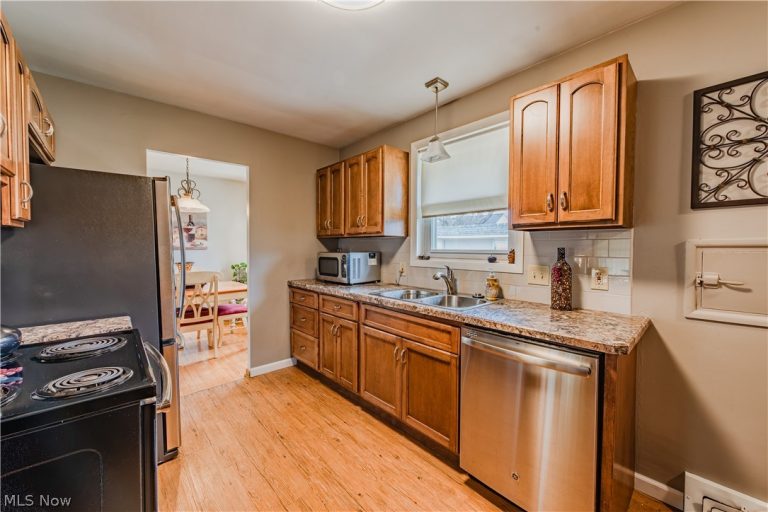 3605 Glenbar Drive, Fairview Park, OH - Photo 8