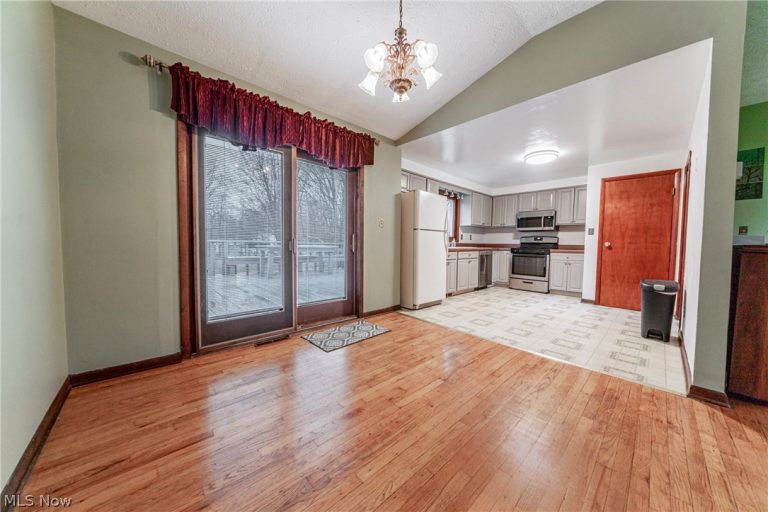 2984 Erich Drive, Willoughby Hills, OH - Photo 6