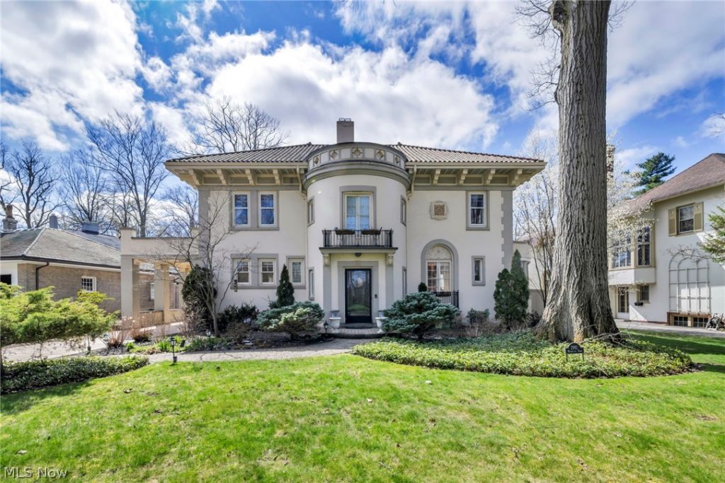 2992 Monmouth Road, Cleveland Heights, OH