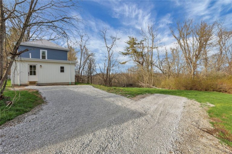 118 Conner Avenue, Senecaville, OH - Photo 3