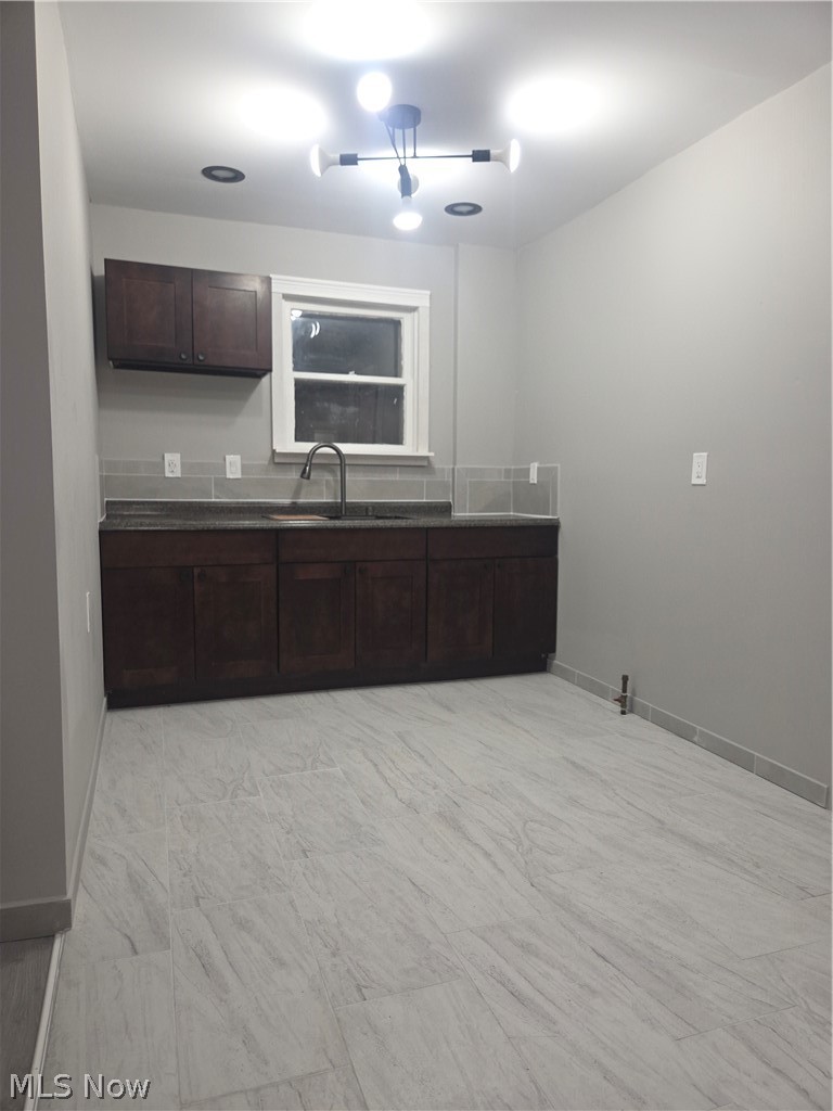 159 Piccadilly Street, Campbell, OH - Photo 3