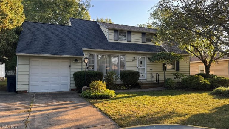 5202 Longton Road, Lyndhurst, OH - Photo 2