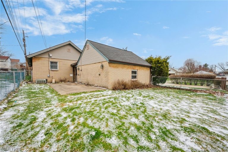 3803 Center Drive, Parma, OH - Photo 6