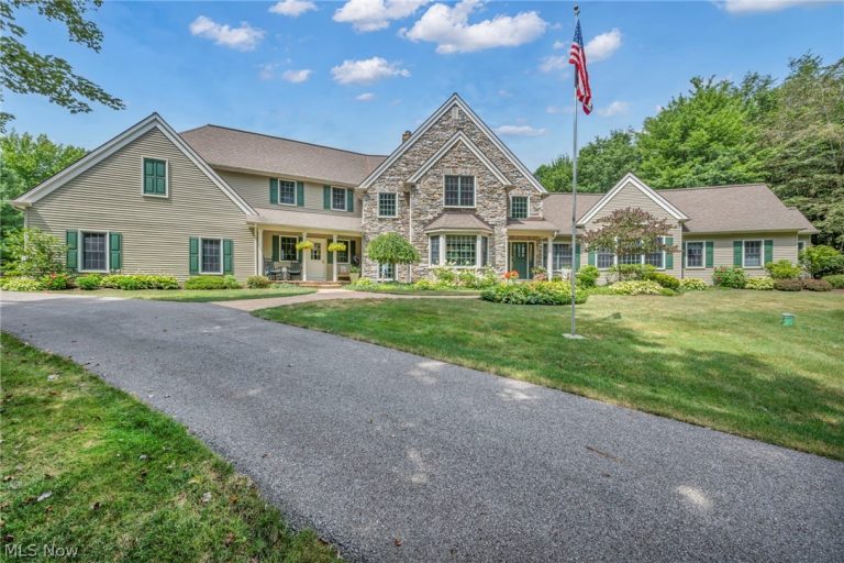 10360 Sawmill Drive, Chardon, OH - Photo 3