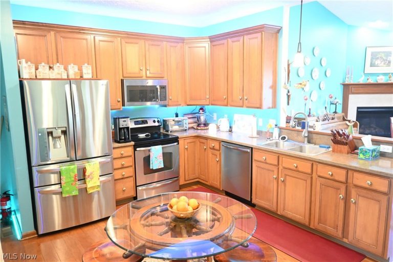 3932 Courtyard Drive, Lorain, OH - Photo 2
