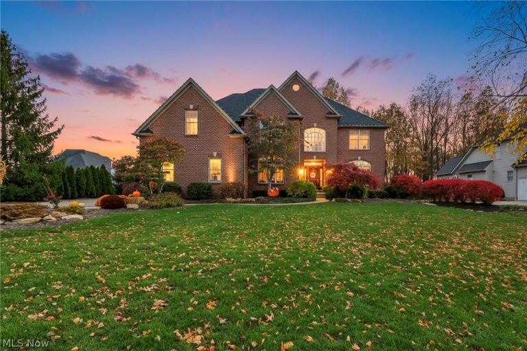 32811 Saint James Trail, Avon, OH - Photo 2