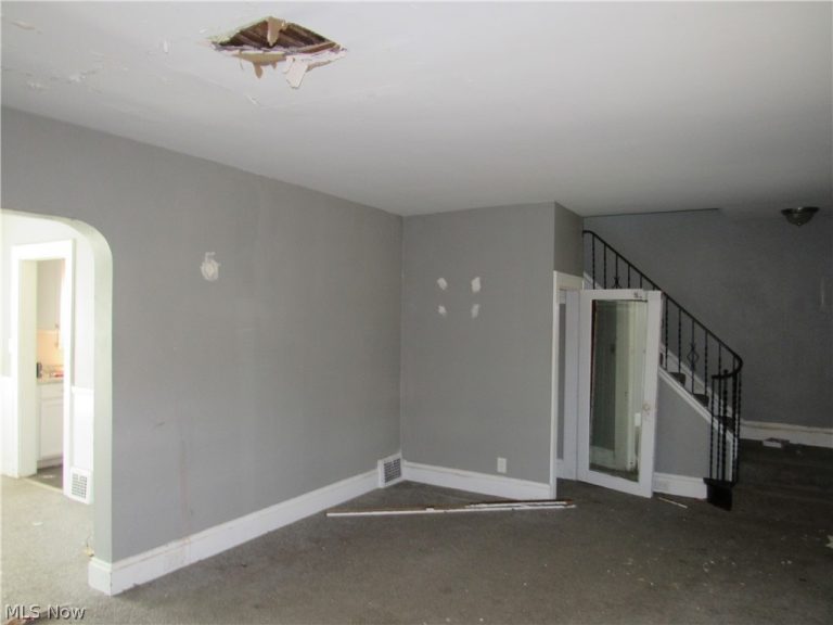 13208 Maplerow Avenue, Garfield Heights, OH - Photo 8