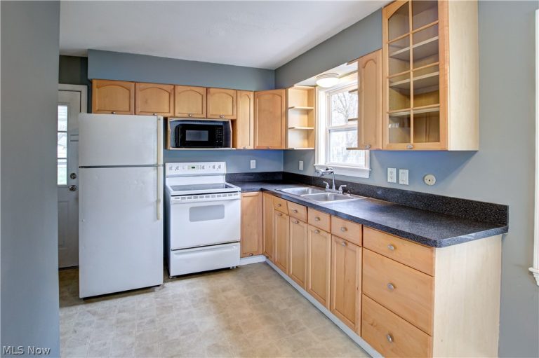 659 Wesley Drive, Berea, OH - Photo 5