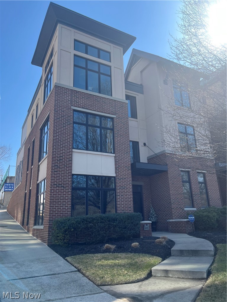 121 Howard Street, Akron, OH